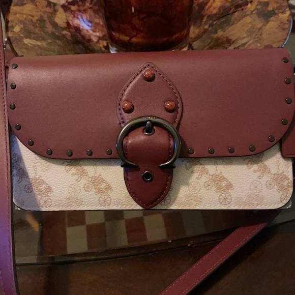 Brand new coach crossbody nice Christmas gift. Leather material nicely made. - Picture 2 of 13